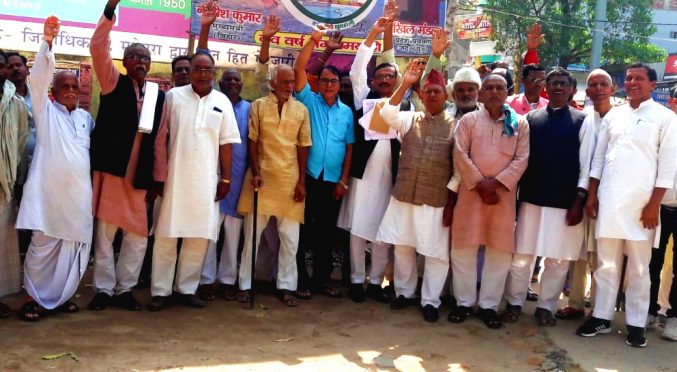 JP Senani Vijay Verma, Dr.B.N Yadav Madhepuri, Indranarayan Pradhan, Parmeshwari Prasad Nirala and others at Shahid Sadanand Chowk.