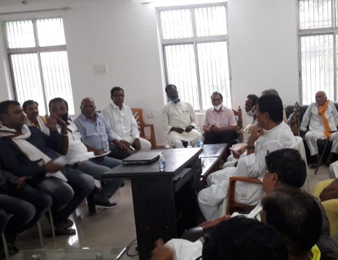 MP Dinesh Chandra Yadav, Samajsevi Dr.Bhupendra Narayan Yadav Madhepuri, JP Senani Indranarayan Pradhan and media men and Party workers at Circuit House Madhepura.