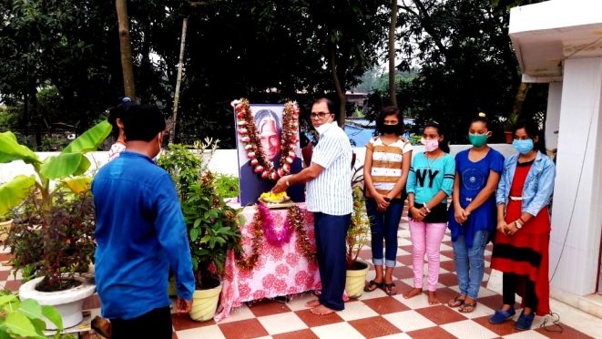 Samajsevi Dr.Bhupendra Madhepuri popularly known as Madhepura Ke Kalam paying homage to Bharat Ratna Dr.APJ Abdul Kalam at Vrindavan on the occasion of 6th death anniversary of Dr.Kalam.