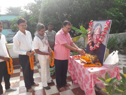 Samajsevi Dr.Bhupendra Madhepuri along with Khel Guru, Arun Kumar and others paying homage to Bharat Ratna Dr.APJ Abdul Kalam at Vrindavan on the occasion of 90th birthday.