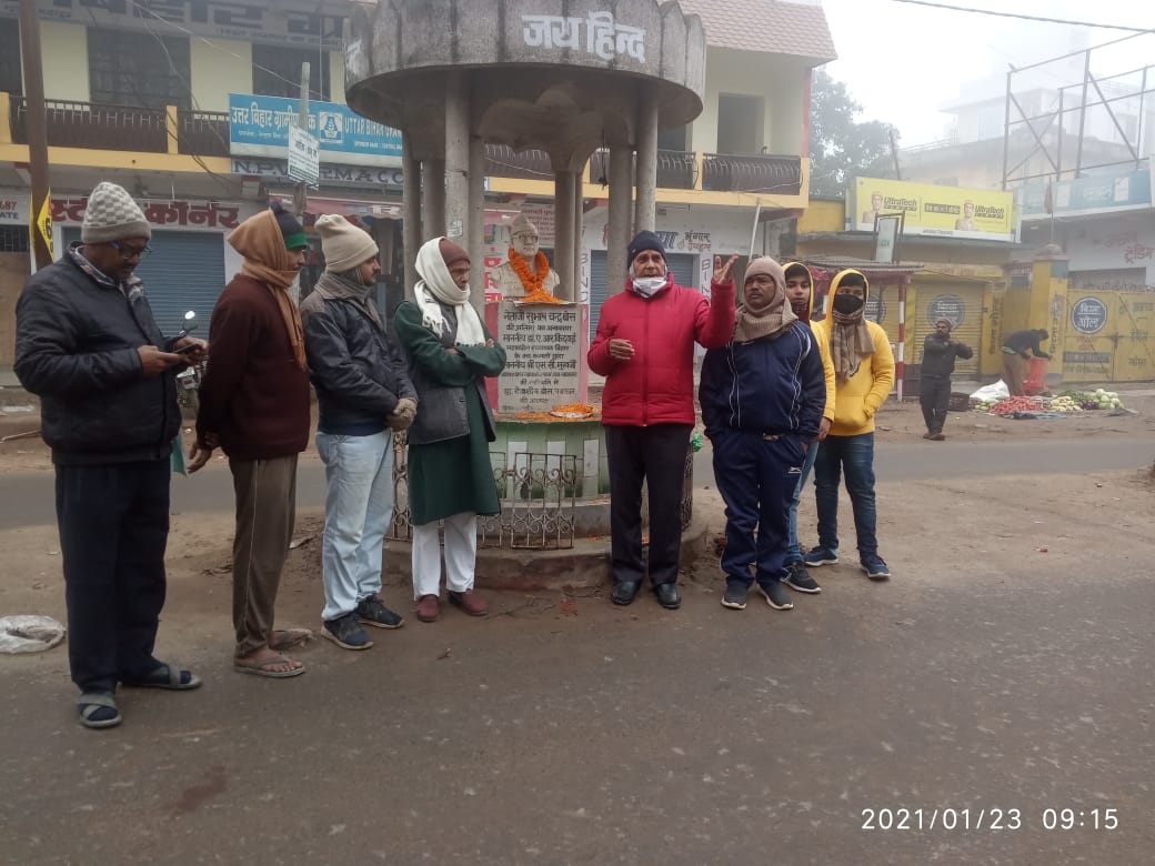 Samajsevi-Shikshavid Dr.Bhupendra Madhepuri addressing youths along with senior RJD leader Bijendra Prasad Yadav, Shudhanshu Shekhar, AK Sinha, Damodar Pransukhka, Umesh Kumar Om and others on the 125th Jayanti Samaroh of Neta Jee Subhash Chandra Bose at Subhash Chowk, Madhepura. 