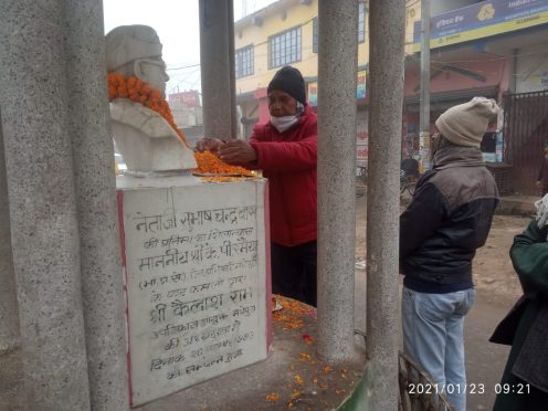 Samajsevi-Shikshavid Dr. Bhupendra Narayan Yadav Madhepuri paying homage to Neta Jee Subhash Chandra Bose on 125th birth anniversary at Madhepura.