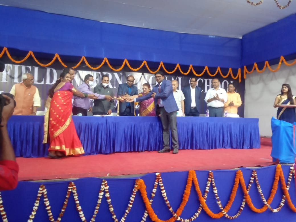 Samajsevi B.N.Yadav Madhepuri, VC Dr.RKP Raman, Pro.VC Dr.Aabha Singh, SDM Neeraj Kumar and others inaugurating RR Green Field International School.