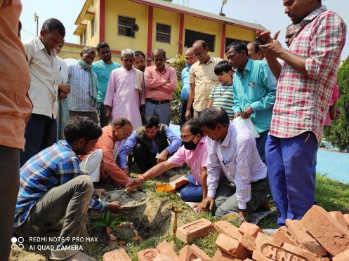 Samajsevi Dr.B.N.Yadav Madhepuri along with Principal Dr.K.S.Ojha, Dr.Arun Kumar, Senator Dr.Naresh Kumar and others taking part in the Shilanayas of Dr.Mahavir Pratibh Peeth at B.N.Mandal Commerce College Madhepura.