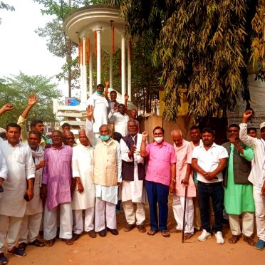 Shikshavid Dr.Bhupendra Narayan Yadav Madhepuri along with JP Senani Vijay Kumar verma, Parmeshwari Prasad nirala, Indranarayan Yadav Pradhan jee, Uttam Yadav, Jai kishor Yadav, Prasann Kumar, Bijendra-Amresh, Kailash Agarwal, Prabhat Ranjan and others at Shahid Sadanand Smarak Madhepura on 19th March.