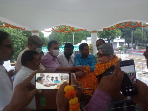 Dr.BN Yadav Madhepuri, MLA Chandrahas Chaupal, VC Dr.RKP Raman, Dr.Naresh Kumar and others paying homage to Dr.Mahavir Babu.