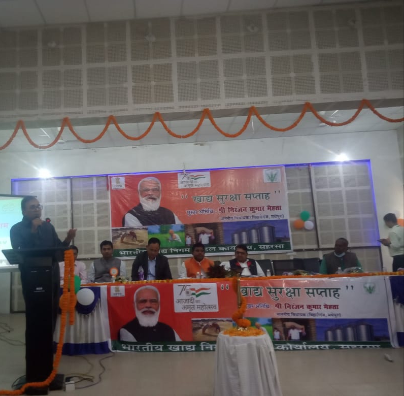 Samajsevi-Shikshavid Dr.Bhupendra Madhepuri addressing 'Khadya Suralsha Saptah' at Bhupendra Kala Bhawan, Madhepura.