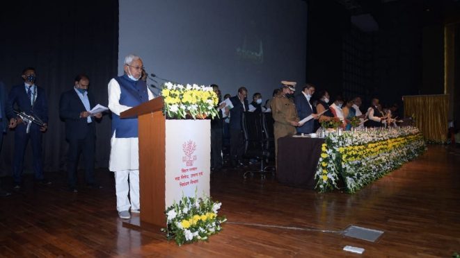 CM Nitish Kumar taking oath to liquor ban in Bihar at Gyan Bhawan Patna.