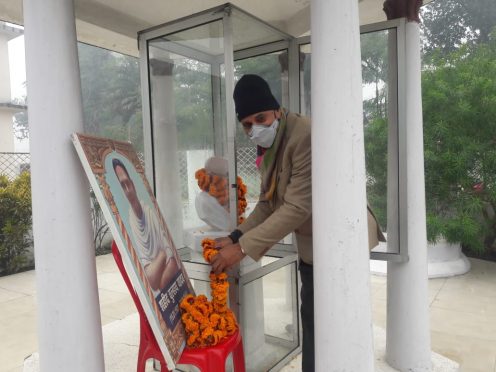 Dr.Bhupendra Narayan Yadav Madhepuri paying homage to Mahatma Gandhi and Shahid Chulhai on the occasion of Shadat Diwas 30th January at Dak Bungalow campus Madhepura.