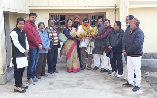 JDU Chief Guddi Devi and others felicitating JDU Leader Dr.Amardeep.