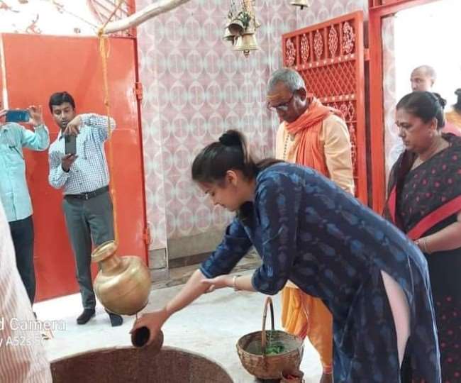 Arariya DM Inayat Khan (IAS) offering Puja to Bholenath.