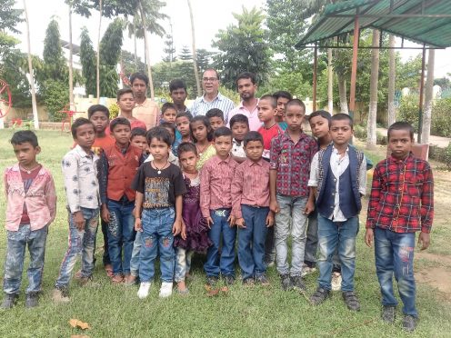 Dr.Madhepuri with kids at kalam park.