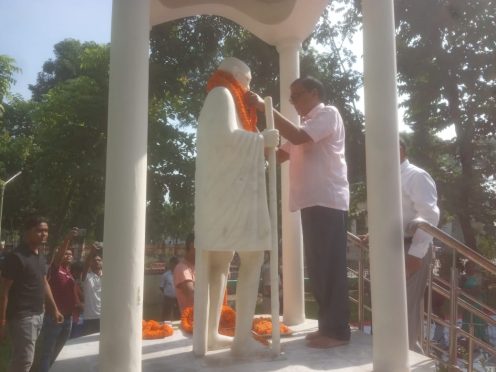 Dr.B.N.Yadav Madhepuri paying homage to Rashtrapita Mahatma Gandhi on the occasion of 2nd October at Samaharnalaya Madhepura.