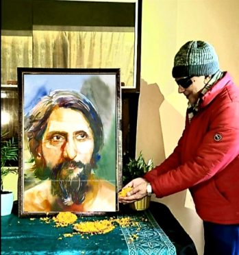 Dr.BN Yadav Madhepuri paying homage to Kavi Suryakant Tripathi Nirala