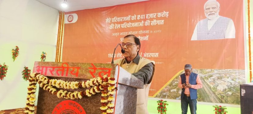 Educationist and Famous Personality of Madhepura Dr.Bhupendra Madhepuri addressing an event of at Dauram Madhepura Railway Station